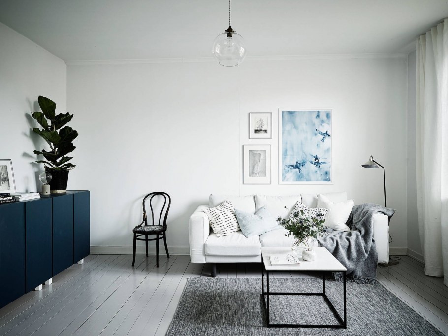 Комната с белыми стенами