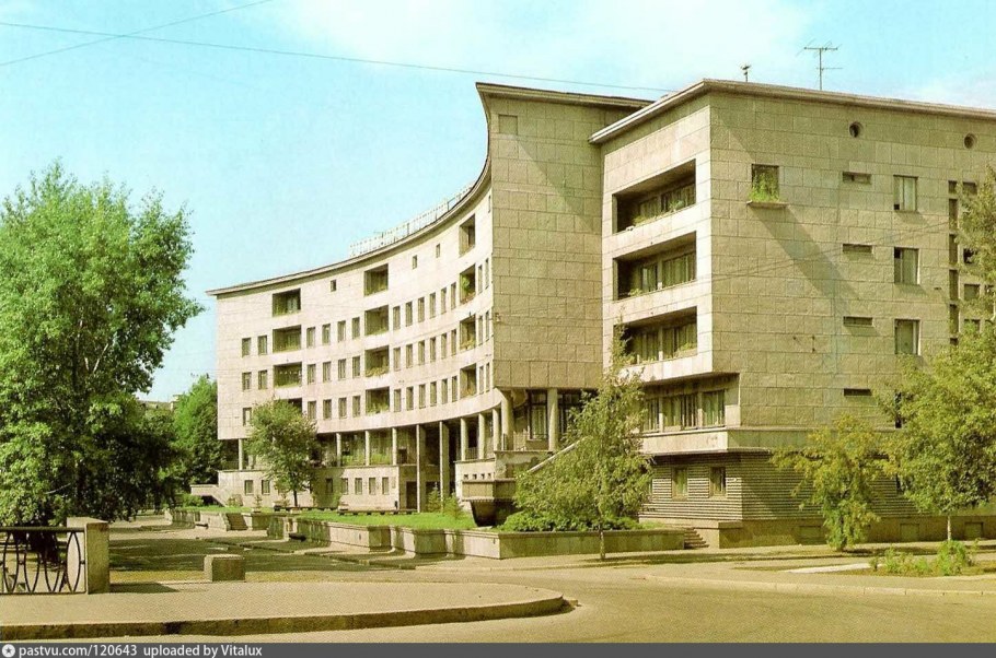 Набережная реки Карповки 13