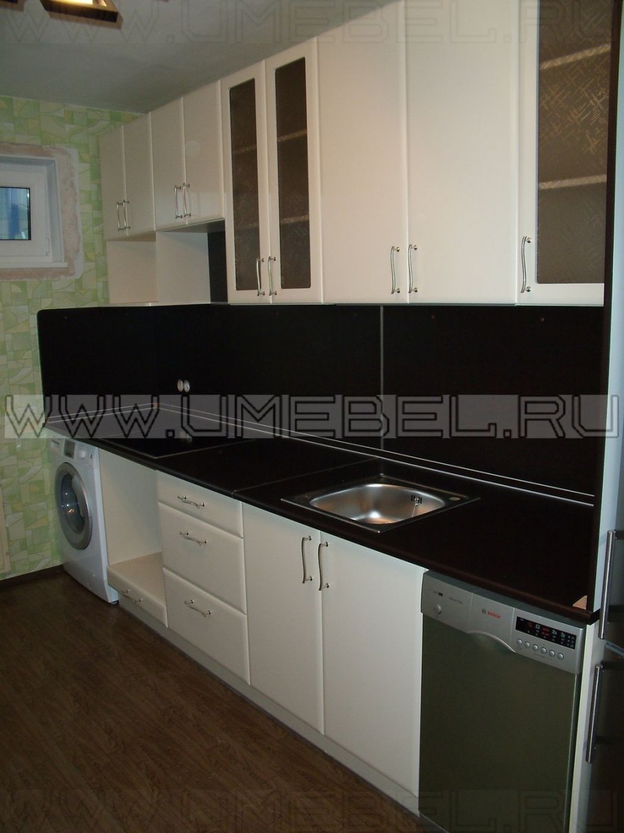 Светлая угловая кухня