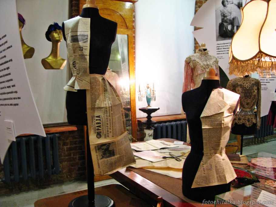 Старинная вышивка в раме