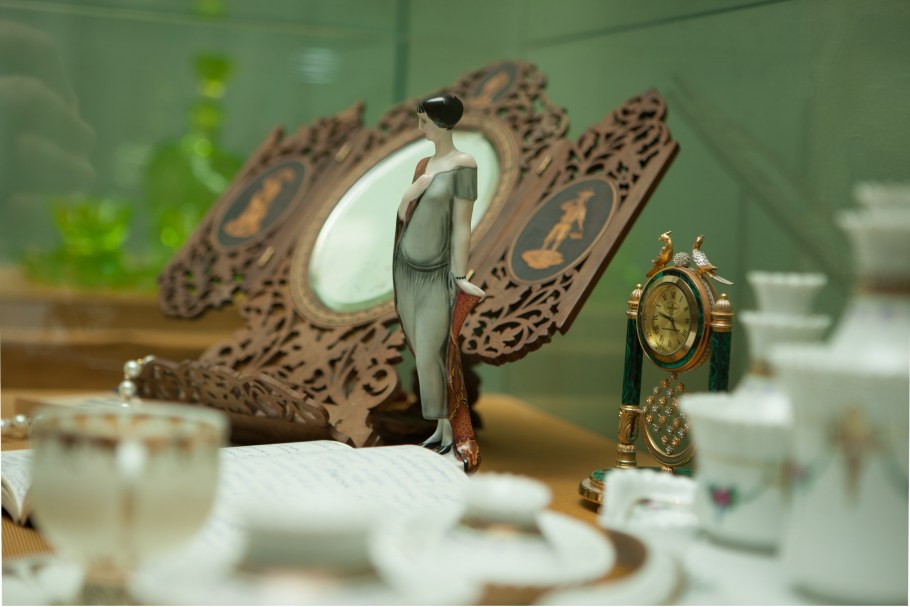 Кабинет в красно чёрных тонах