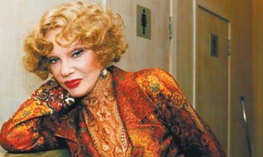 Темный интерьер в маленькой квартире