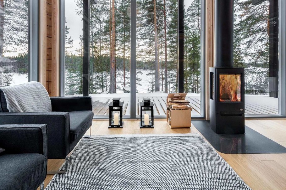 Камин и панорамные окна