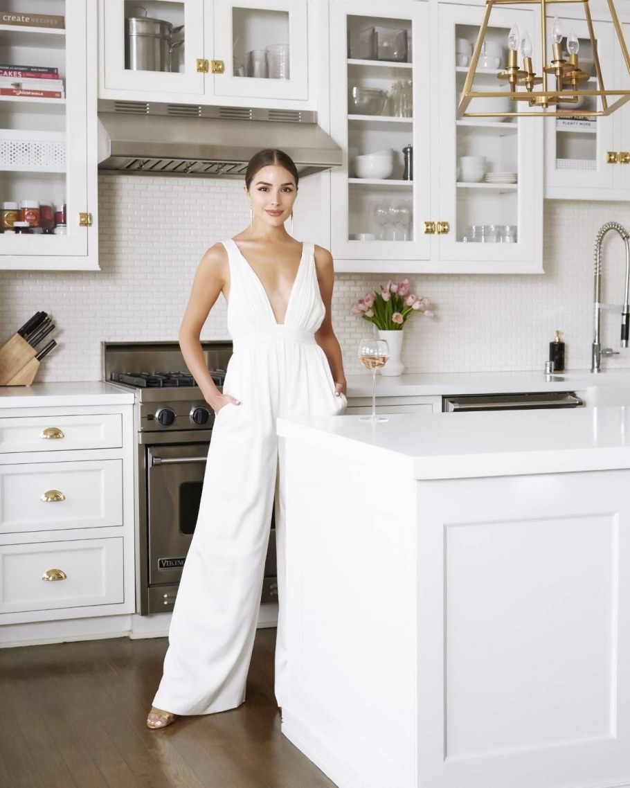 Кэтрин Зета Джонс на кухне