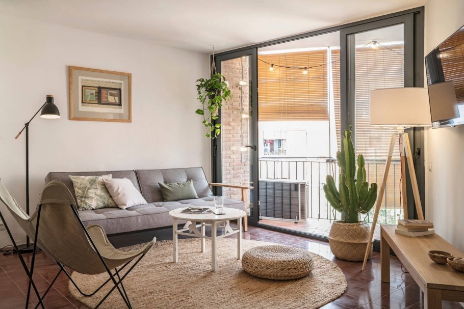 Яркие шторы в интерьере