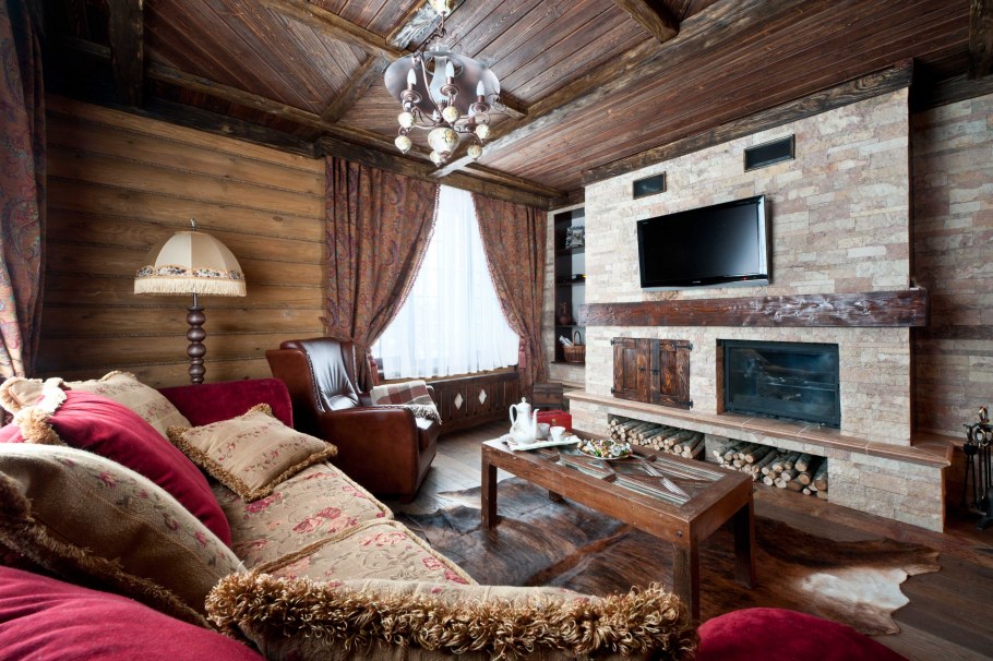 Камин у Аарона пола