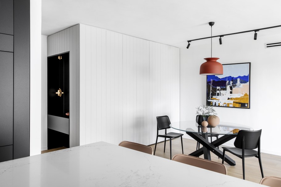 Гостиная с красными акцентами