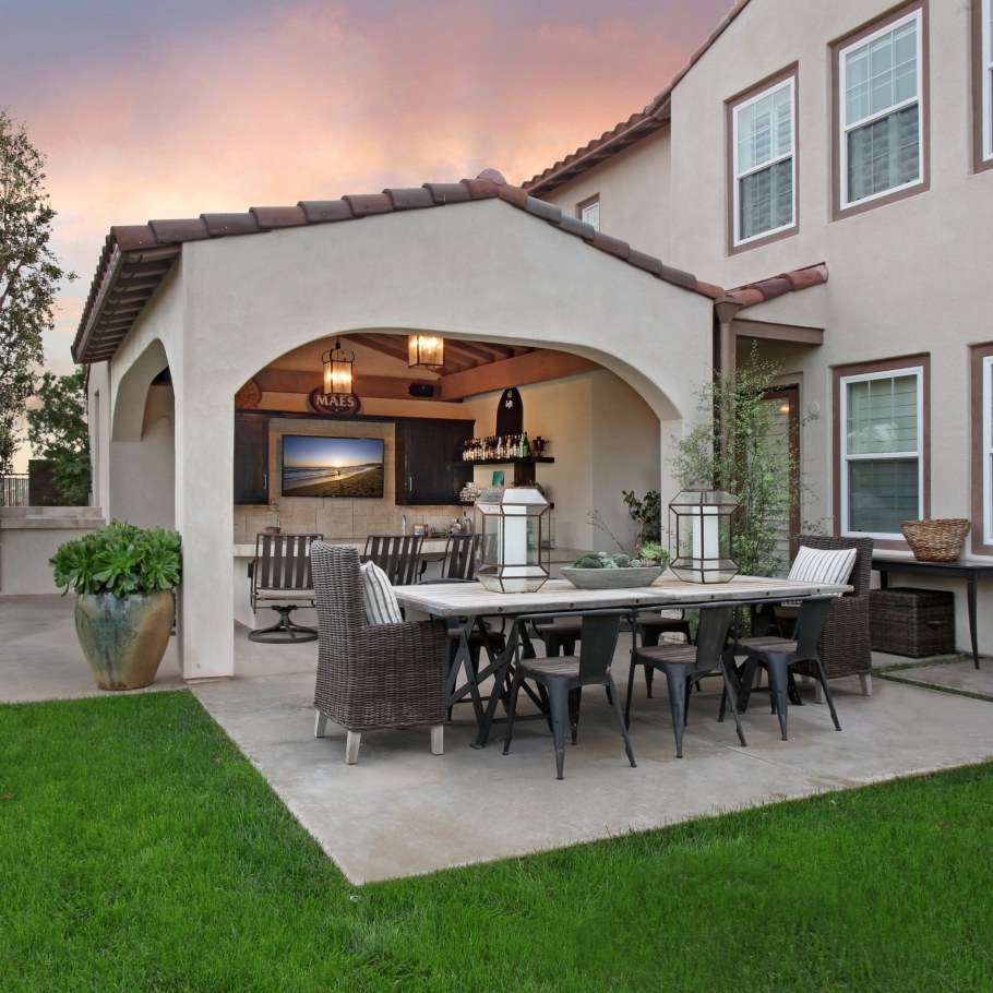 Дизайн двора частного дома