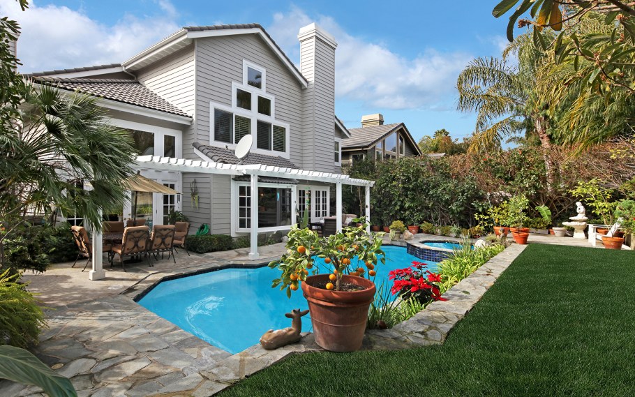Американский коттедж с бассейном