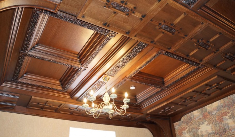 Кессонный дубовый потолок
