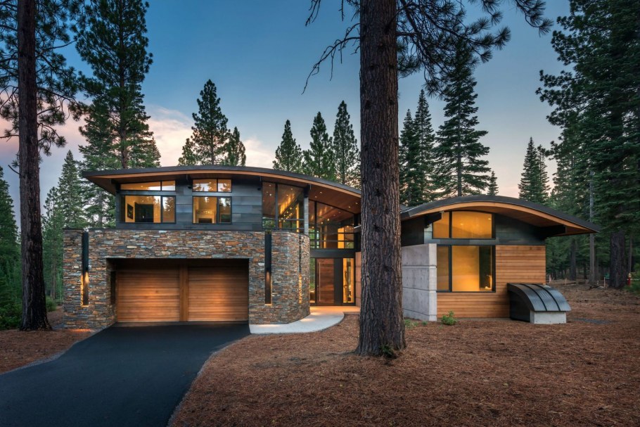 Современный домик в лесу