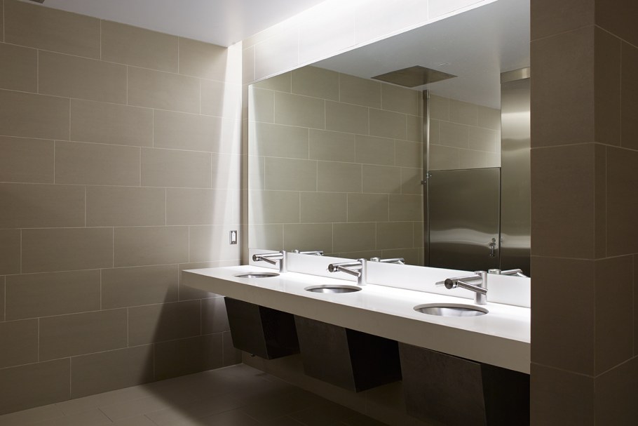 Дизайн общественного туалета