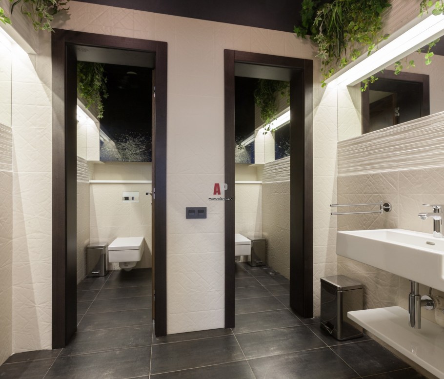 Интерьер санузла в офисе