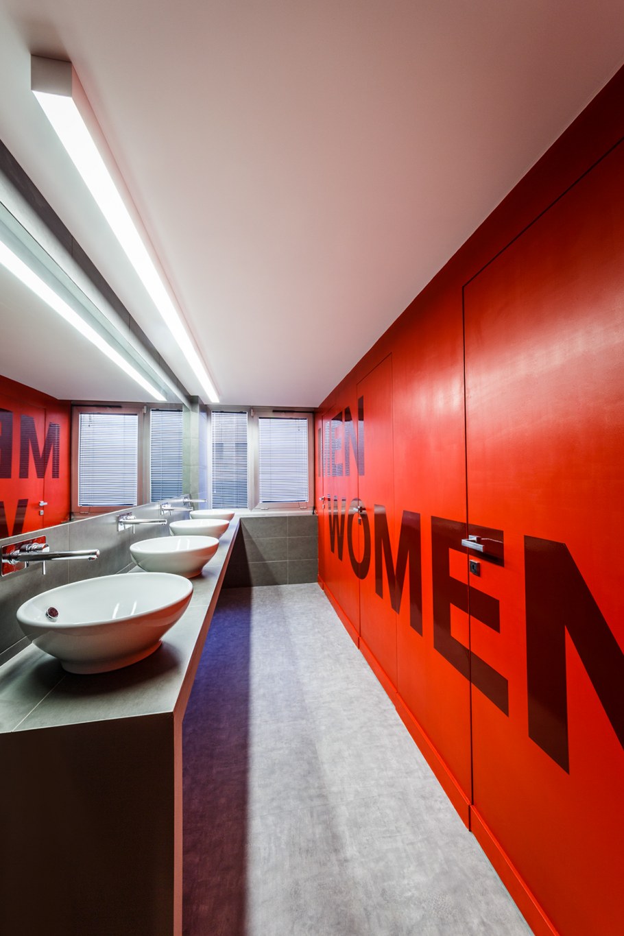 Мини санузел в офисе