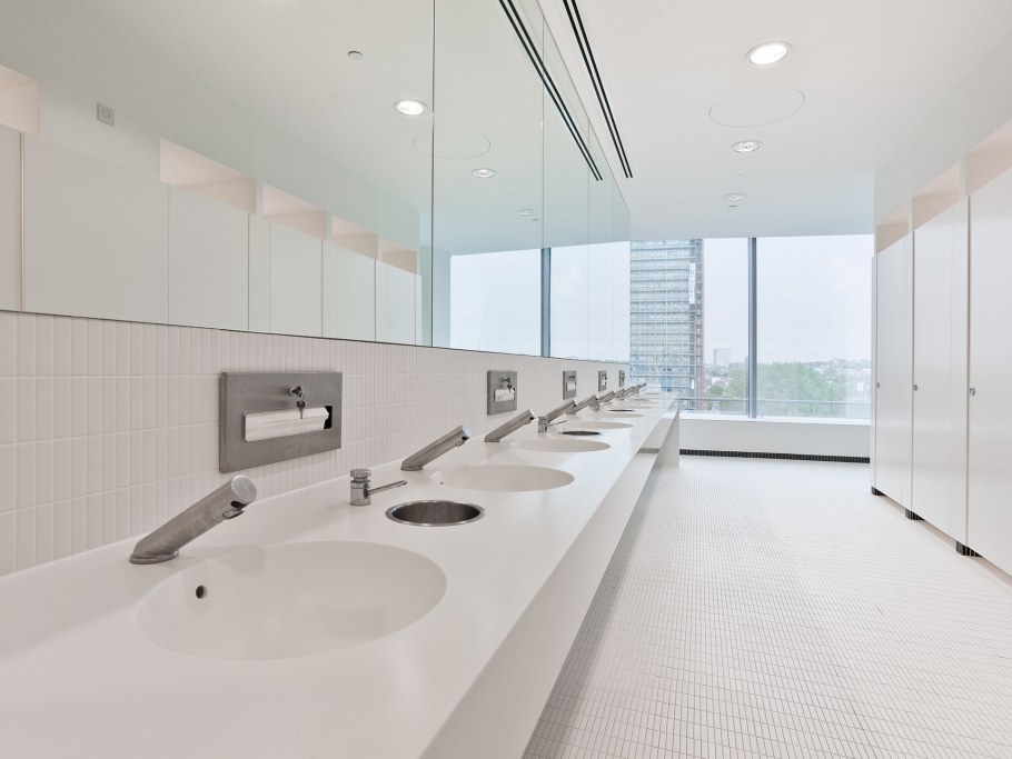 Санузел в офисе