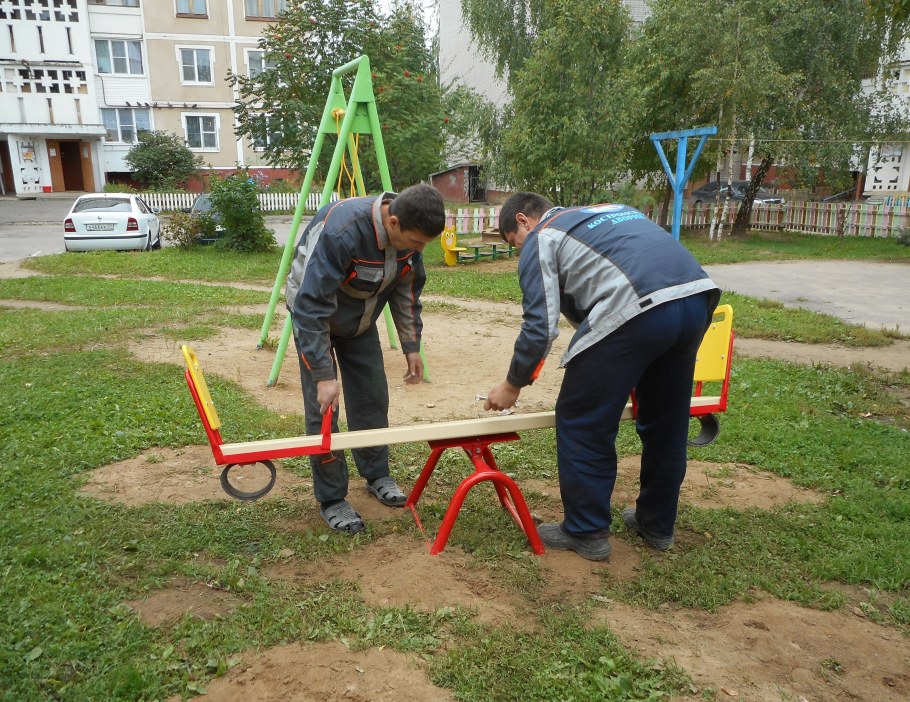 Самодельные детские качели из труб