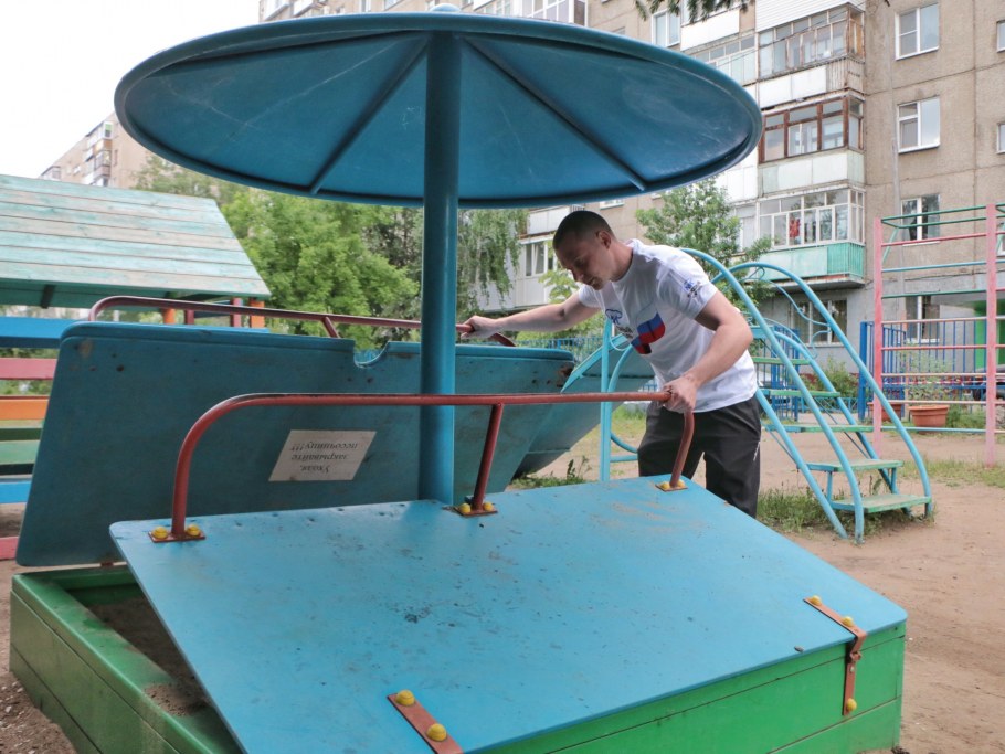 Необычные детские площадки из дерева