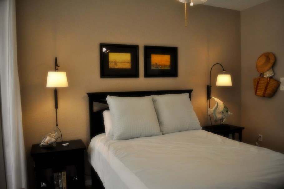 Бра над кроватью провод