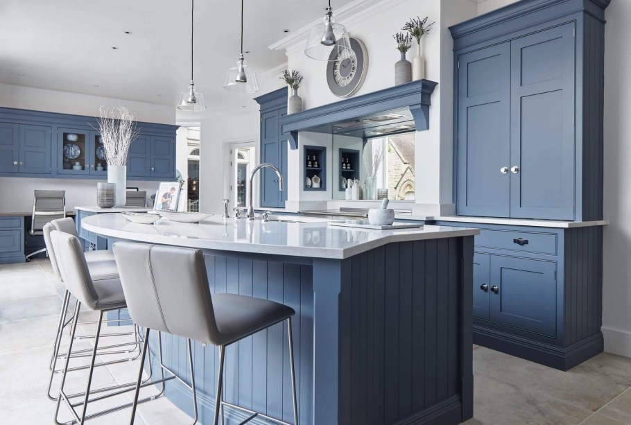 Бело голубая кухня