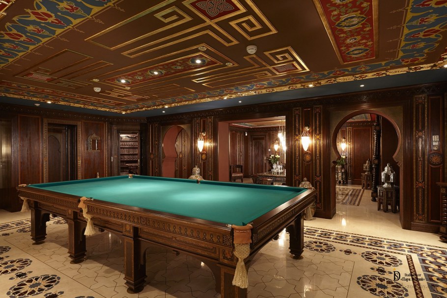 Гостиная с бильярдом