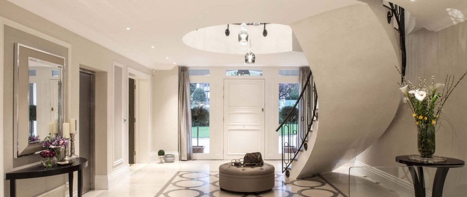 Пол в холле в современном стиле