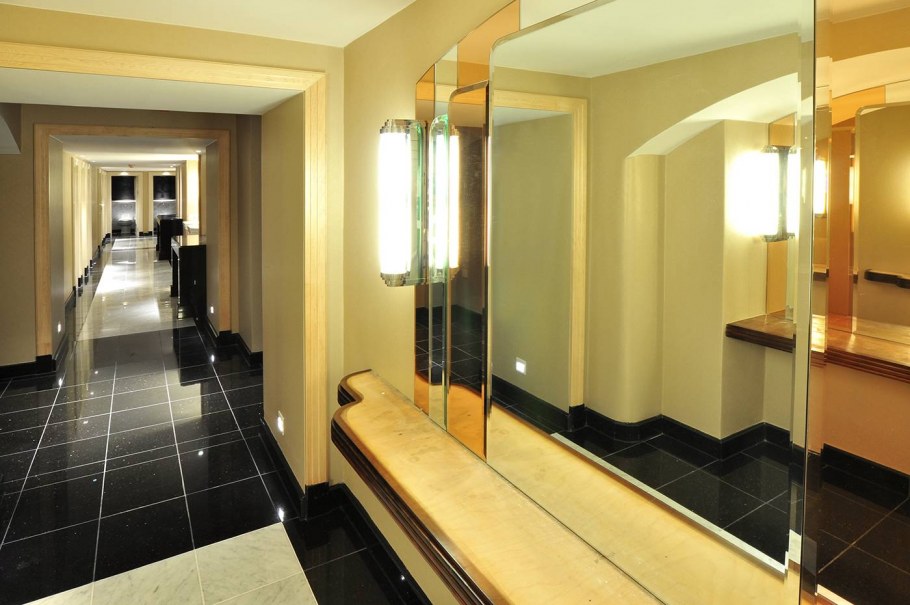 Зеркало в холле