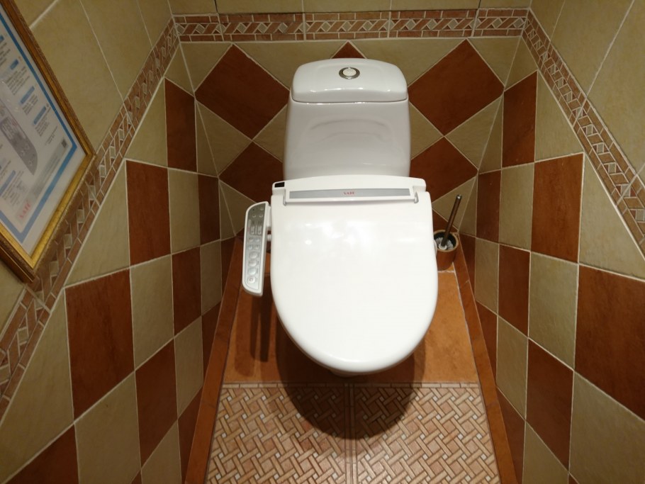 Освещение в маленьком туалете