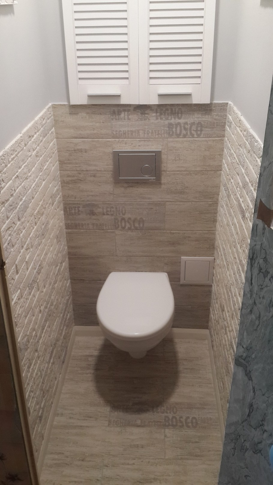 Стильный интерьер санузла в хрущевке с душевой