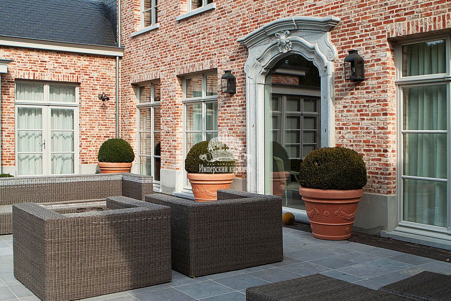 Фасад из кирпича