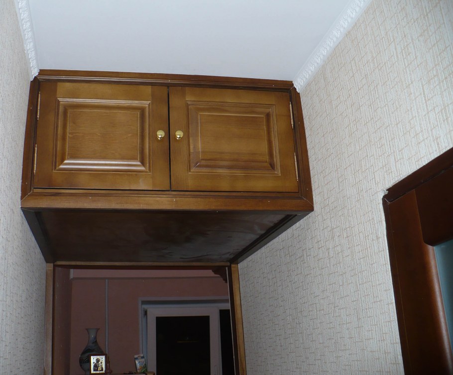 Антресоли в прихожей