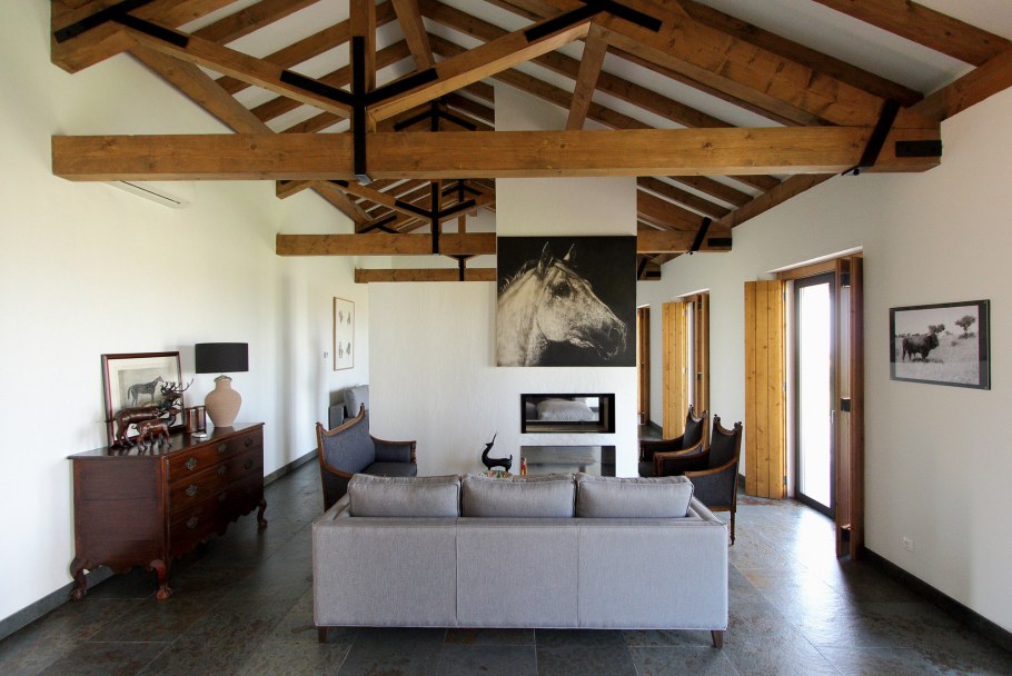 Балка на потолке в интерьере