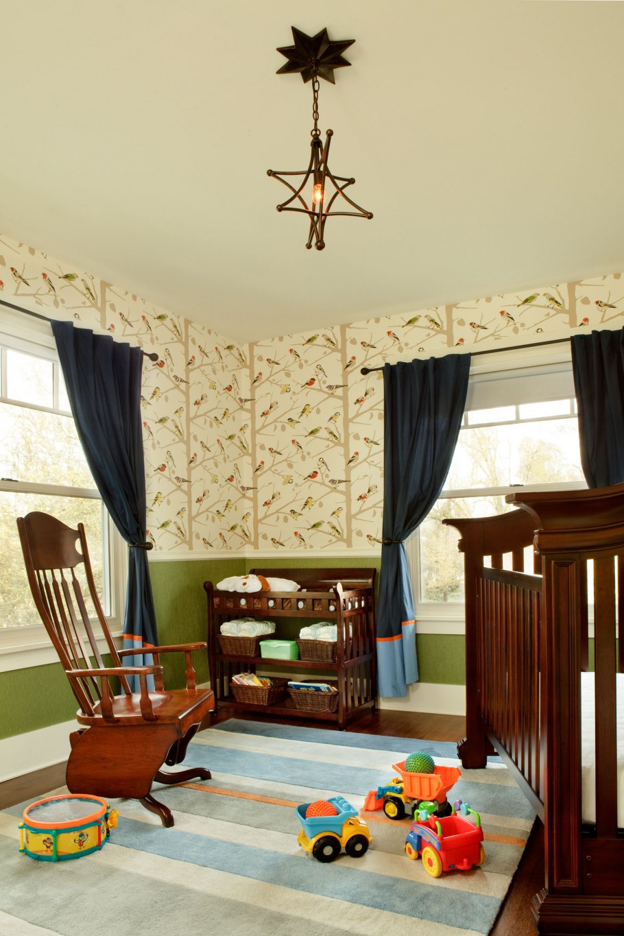 Окно в детской комнате