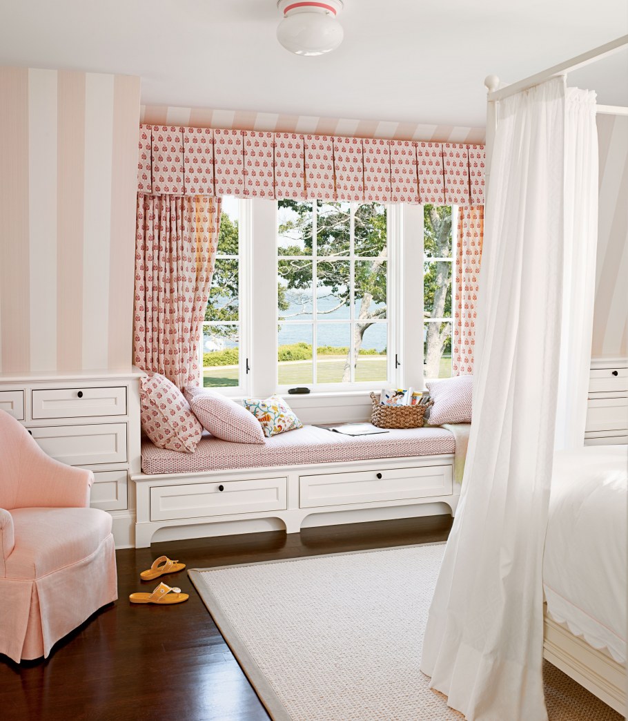 Детская комната с двумя ок