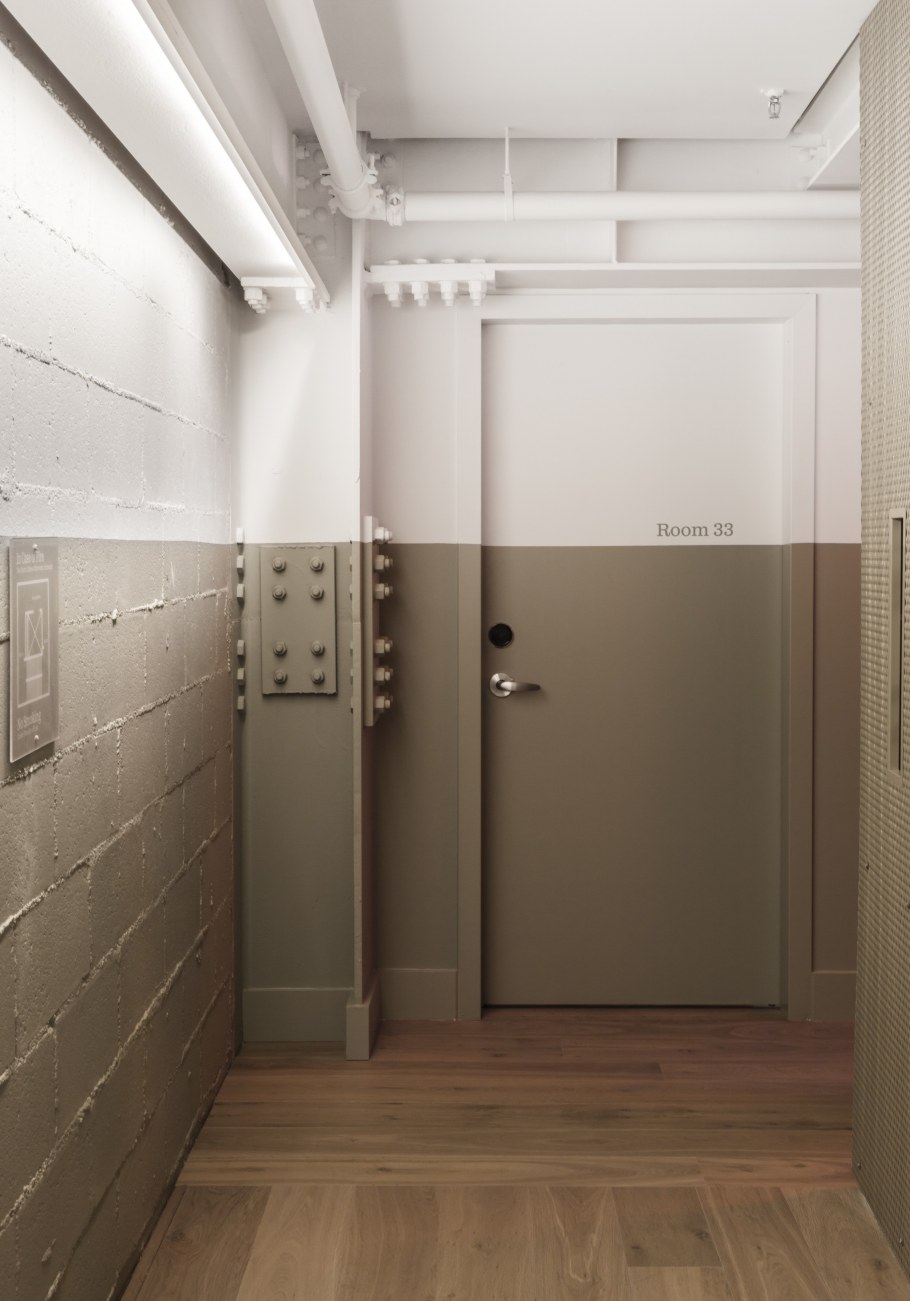 Скрытый люк под плитку в туалете