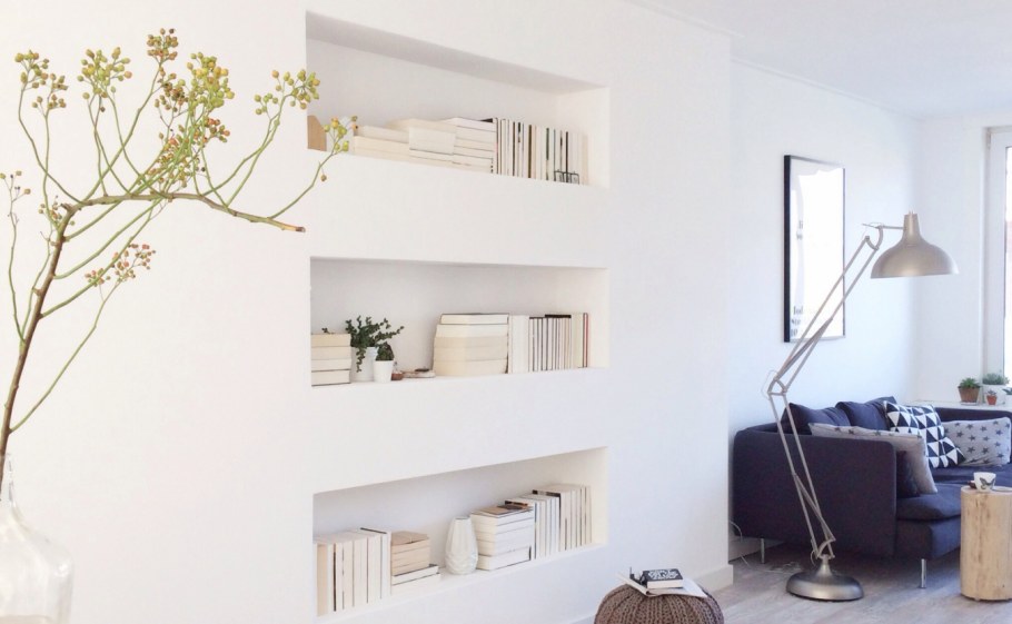 Отделка гостиной камнем