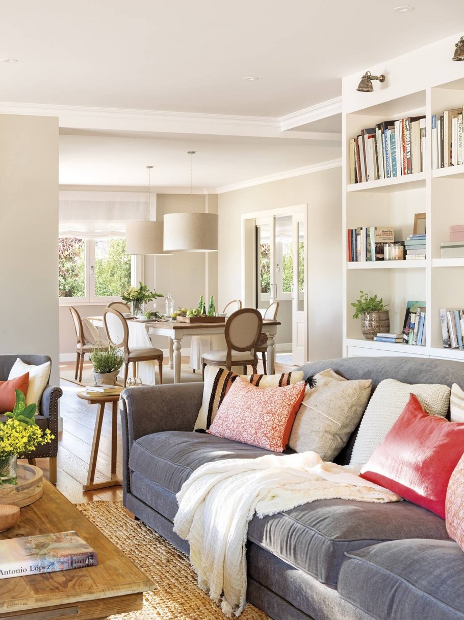 Уютная светлая гостиная