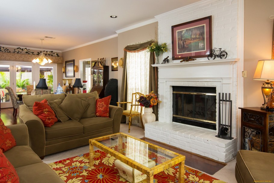 Комната с камином