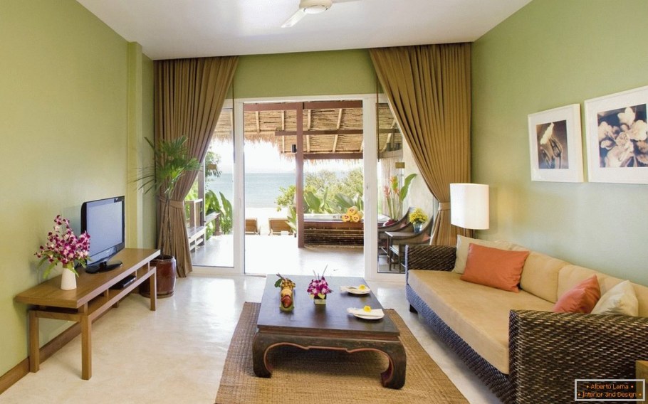 Гостиная в цветах