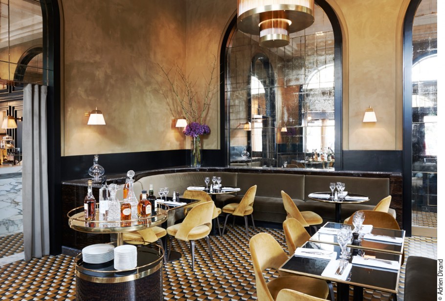 Кафе Брассерия в Париже