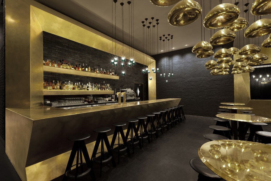 Барная стойка в ресторане