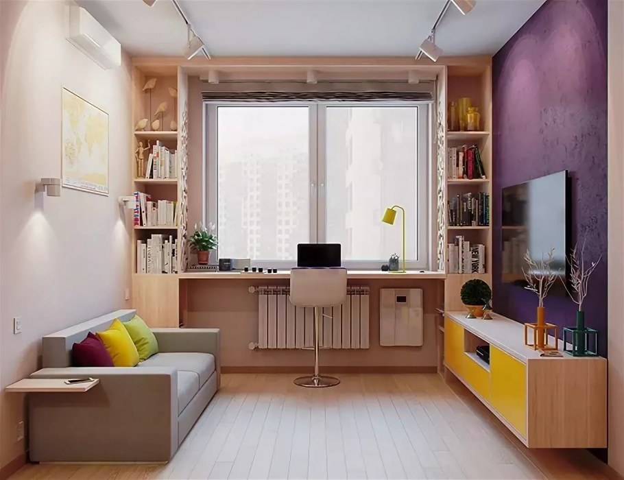 Стол перед окном в детской