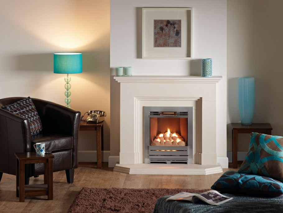 Электрокамин в гостиной в квартире