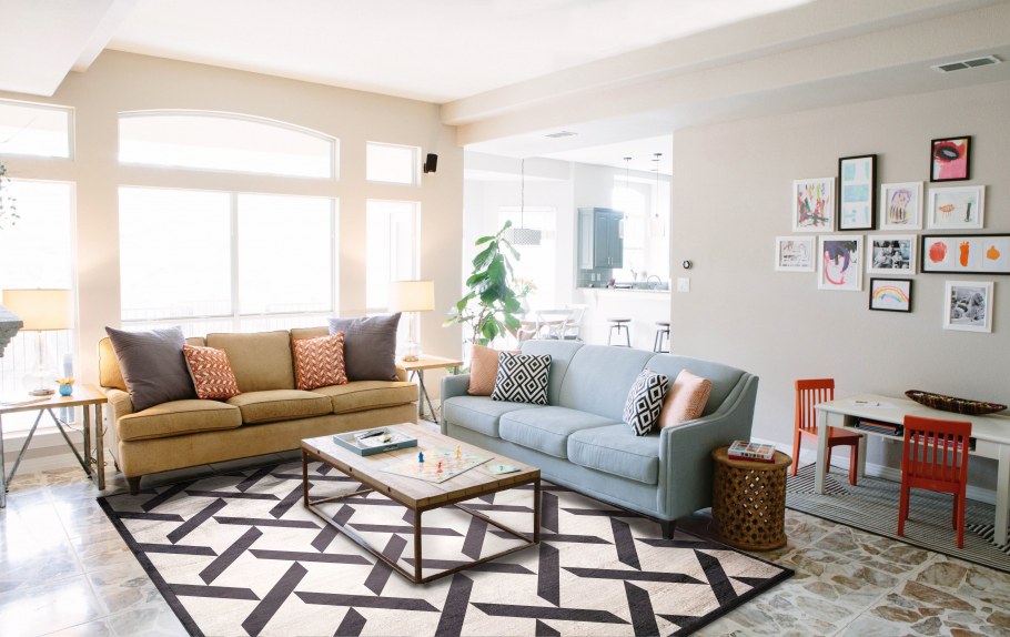 Современная спальня в пастельных тонах