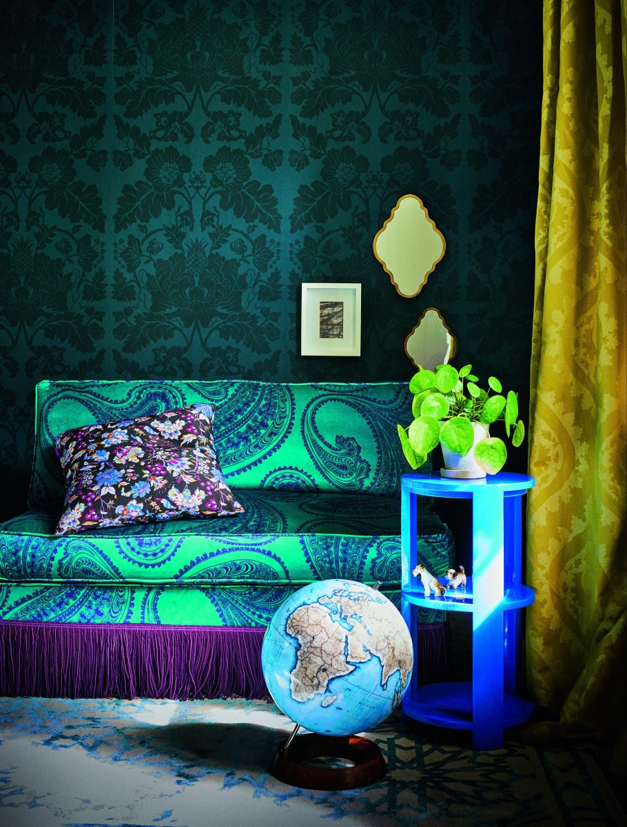 Фиолетовый и бирюзовый студия