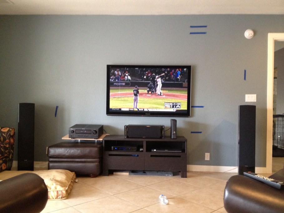 Телевизор на стене