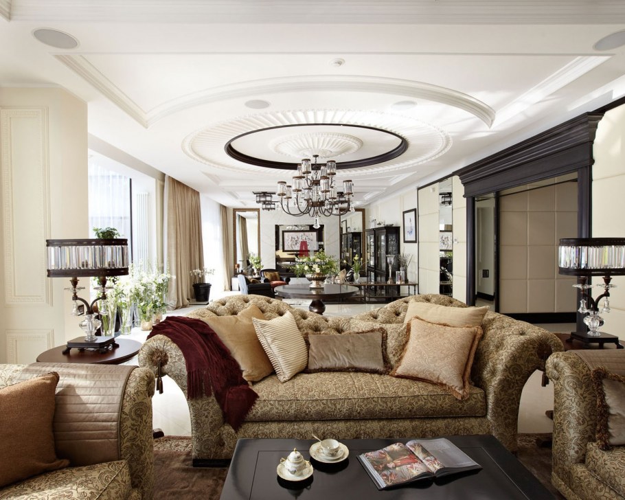 Гостиная с эркером и камином Неоклассика