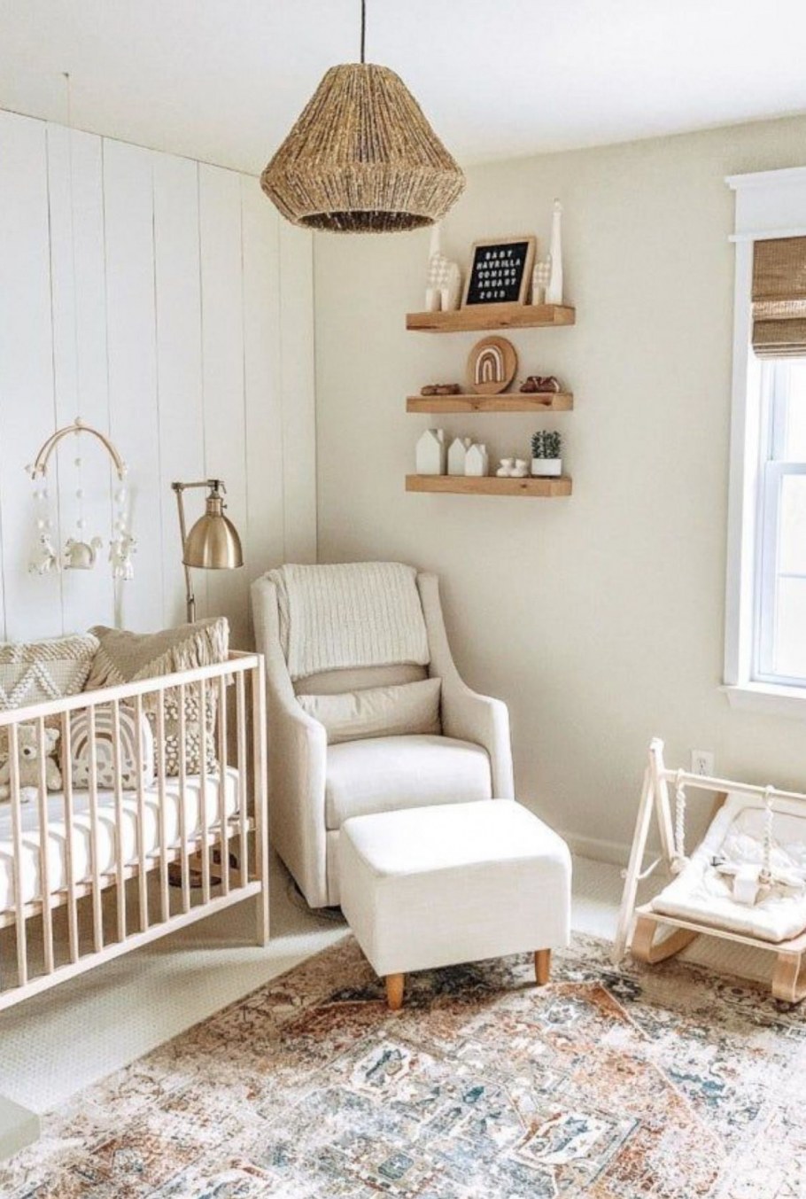 Бежевый интерьер детской