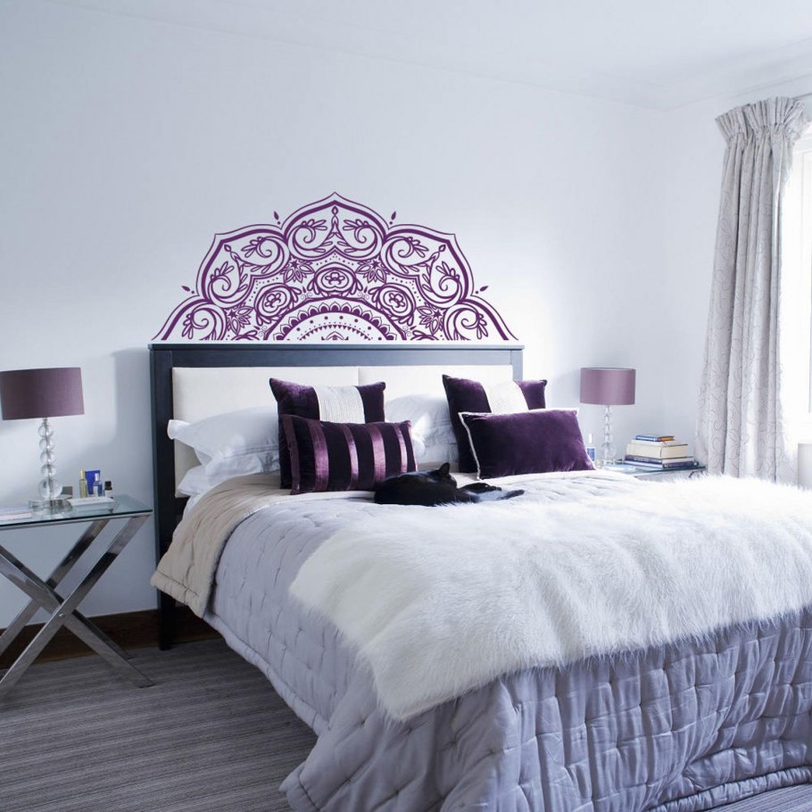 Декор над кроватью