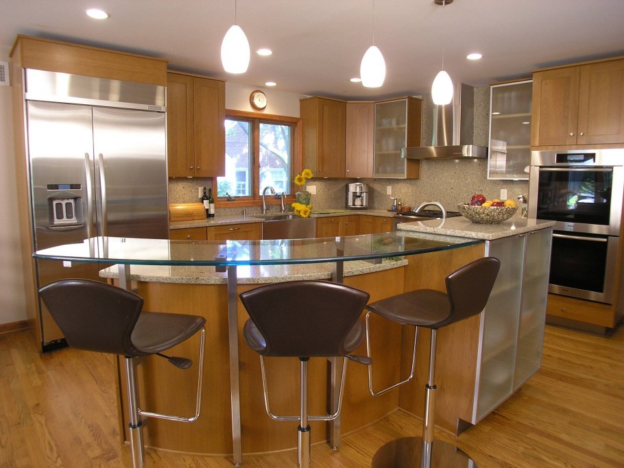 Столб в интерьере кухни