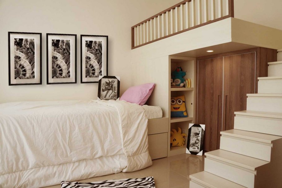 Шкаф с кроватью наверху